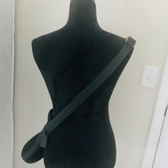 Vintage Coach Pebbled Crossbody Purse - Picture 3 of 5